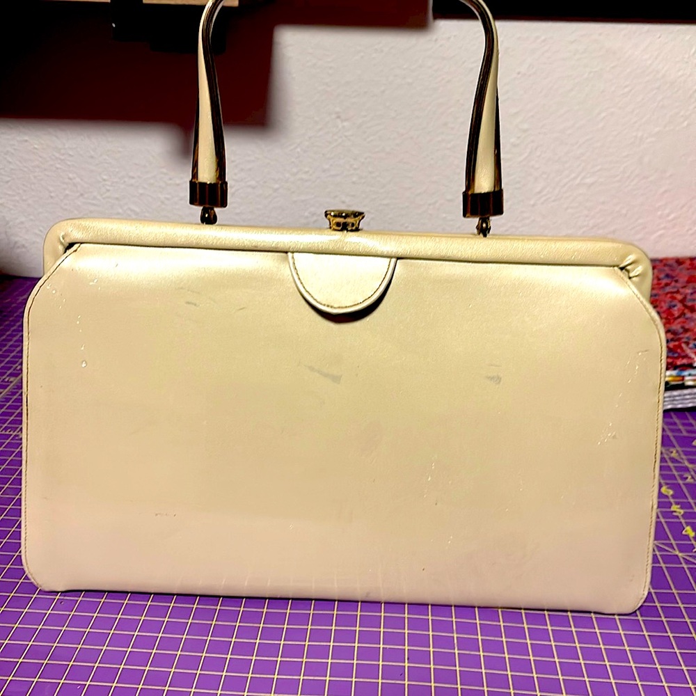 Vintage  off white pearl white patten handbag with snap closure framed